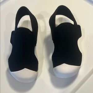 Hunter Black and White Water Shoes with Slingback Design